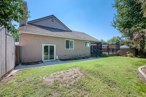 Exterior - 1323 Oak Ave, Clovis, CA 93611 photo 7 of 18