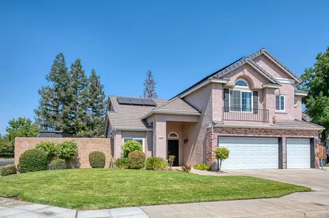 Exterior - 1323 Oak Ave, Clovis, CA 93611 photo 3 of 18