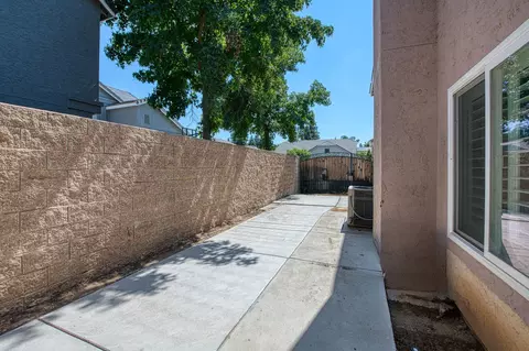 Exterior - 1323 Oak Ave, Clovis, CA 93611 photo 15 of 18
