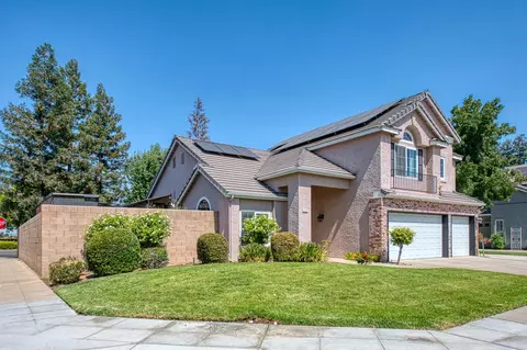 Exterior - 1323 Oak Ave, Clovis, CA 93611 photo 4 of 18