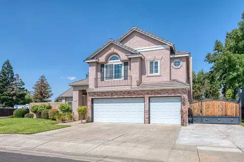 Exterior - 1323 Oak Ave, Clovis, CA 93611 photo 2 of 18