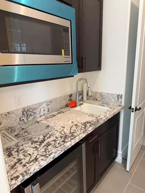 Kitchen - 1015 Horizon, Madera, CA 93636 photo 1 of 3