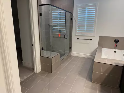 Bath - 1015 Horizon, Madera, CA 93636 photo 1 of 3