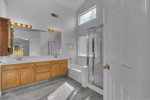 Bath - 2671 Fremont Ave, Clovis, CA 93611 photo 1 of 2