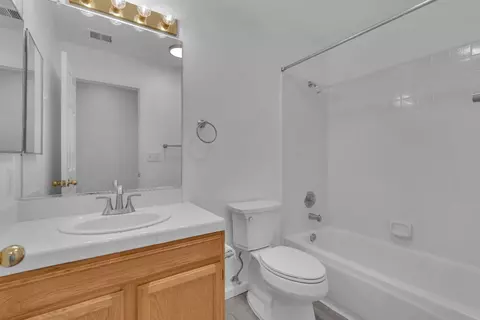 Bath - 2671 Fremont Ave, Clovis, CA 93611 photo 2 of 2