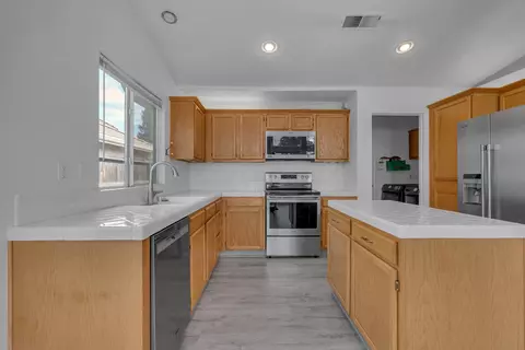 Kitchen - 2671 Fremont Ave, Clovis, CA 93611 photo 1 of 2