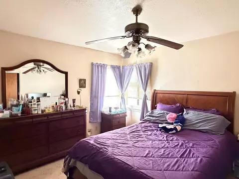 Bedroom - 15445 W E St, Kerman, CA 93630 photo 1 of 3