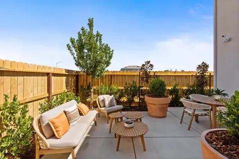 Exterior - 1484 Woodhill Ln, Clovis, CA 93619 photo 3 of 5