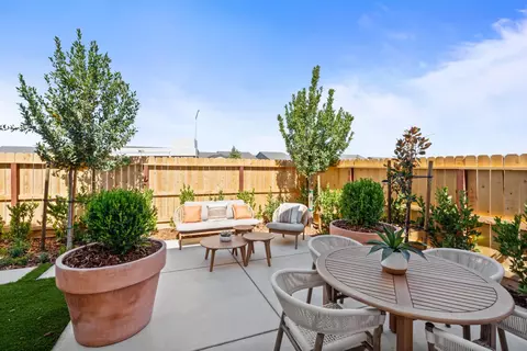 Exterior - 1484 Woodhill Ln, Clovis, CA 93619 photo 1 of 5