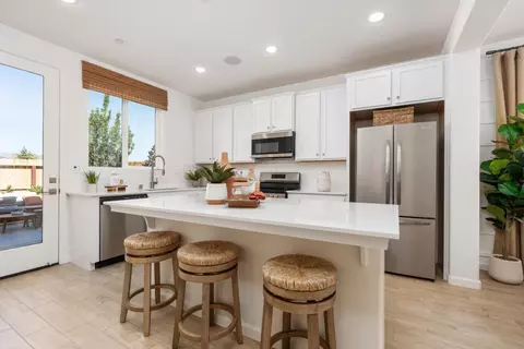 Kitchen - 1484 Woodhill Ln, Clovis, CA 93619 photo 2 of 6