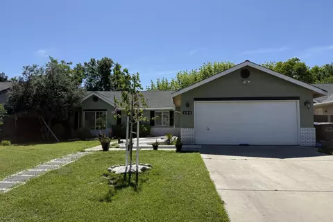 409 W Packwood Ave, Visalia, CA 93277