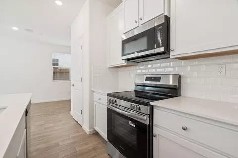 Kitchen - 1478 Woodhill Ln, Clovis, CA 93619 photo 1 of 2