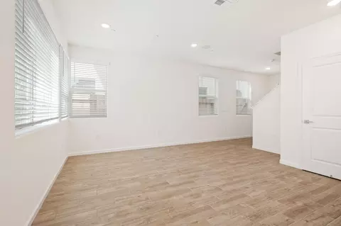 Living - 1478 Woodhill Ln, Clovis, CA 93619 photo 4 of 4