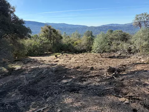 32 Suncrest Dr, Oakhurst, CA 93644