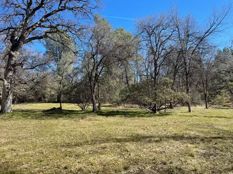 4 Fair Oaks Ct, Oakhurst, CA 93644