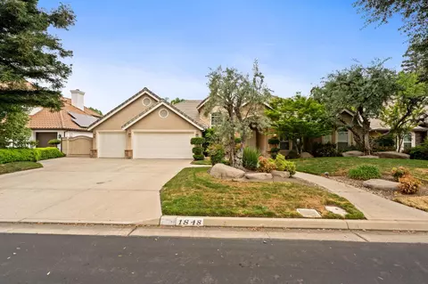 1848 E Oak Creek Cir, Fresno, CA 93730