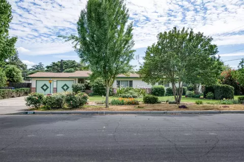1037 W Fairmont Ave, Fresno, CA 93705