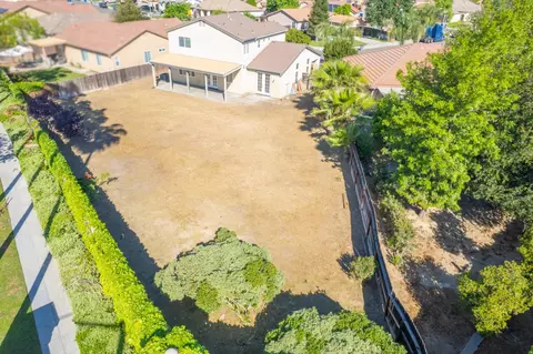 5586 E Atchison St, Fresno, CA 93727