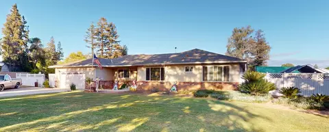 7690 N Leonard Ave, Clovis, CA 93619