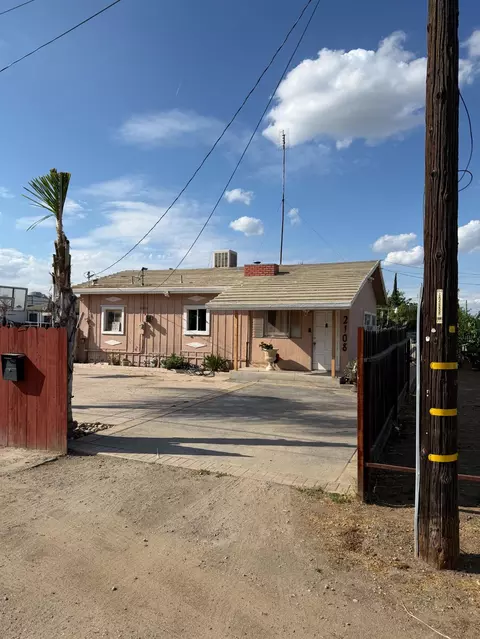 2108 W Dennett Ave, Fresno, CA 93728