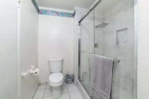 Bath - 12265 E Dinuba Ave, Selma, CA 93662 photo 3 of 3