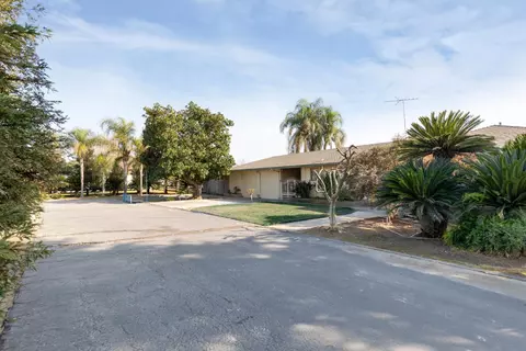 Exterior - 12265 E Dinuba Ave, Selma, CA 93662 photo 2 of 19