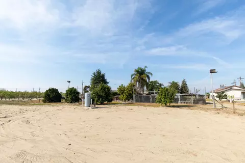 Exterior - 12265 E Dinuba Ave, Selma, CA 93662 photo 15 of 19
