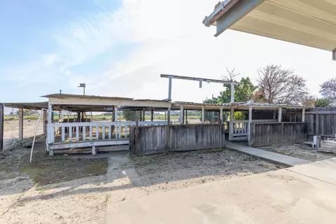Exterior - 12265 E Dinuba Ave, Selma, CA 93662 photo 12 of 19