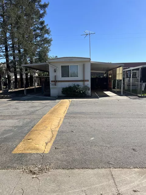 7676 N Fresno St #2, Fresno, CA 93720