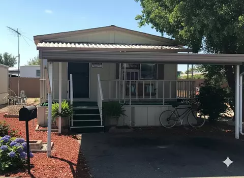 1724 Minnewawa Ave #109, Clovis, CA 93612