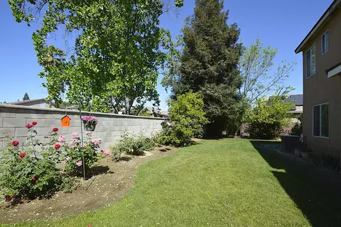 Exterior - 1756 N Holly Ave, Clovis, CA 93619 photo 6 of 10
