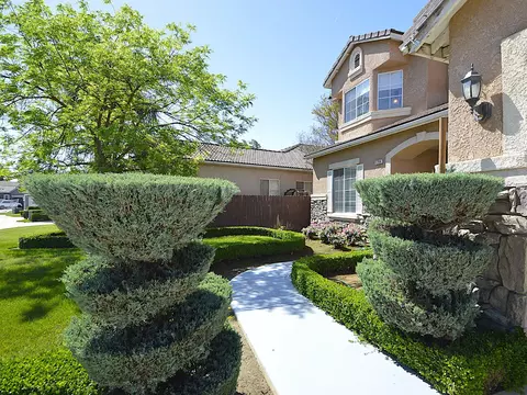 Exterior - 1756 N Holly Ave, Clovis, CA 93619 photo 2 of 10
