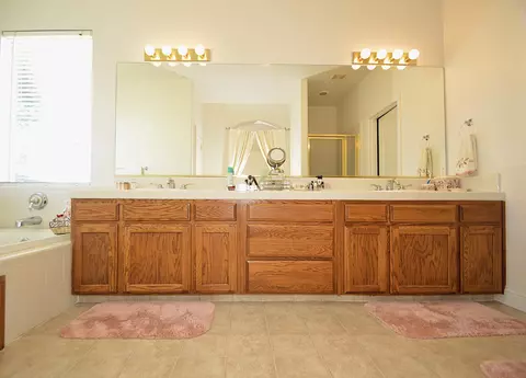 Bath - 1756 N Holly Ave, Clovis, CA 93619 photo 2 of 3