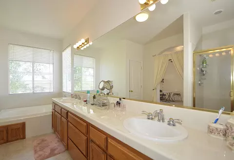 Bath - 1756 N Holly Ave, Clovis, CA 93619 photo 1 of 3