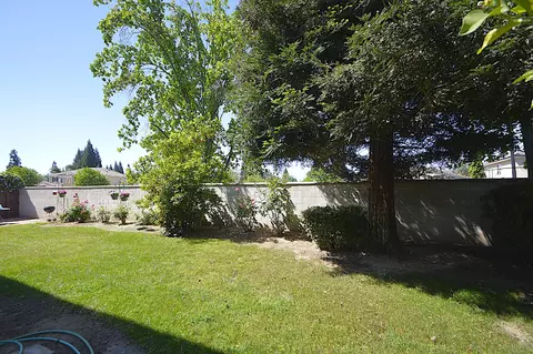 Exterior - 1756 N Holly Ave, Clovis, CA 93619 photo 7 of 10