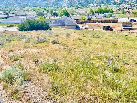 10125 Sears Dr, Tehachapi, CA 93561 photo 2