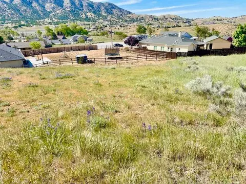 10125 Sears Dr, Tehachapi, CA 93561 photo 3