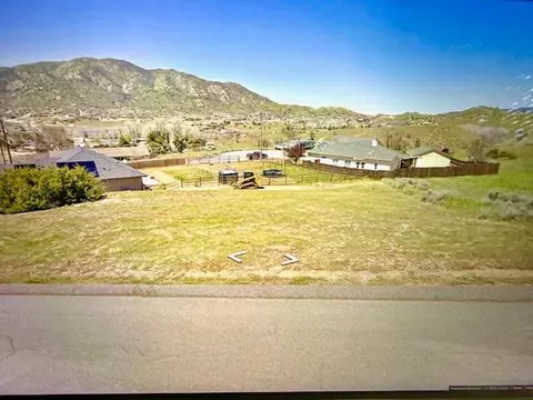 10125 Sears Dr, Tehachapi, CA 93561 photo 4