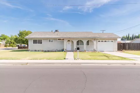 876 Daphne Ln, Lemoore, CA 93245