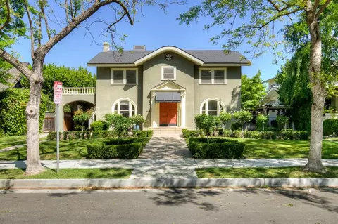 933 E Cambridge Ave, Fresno, CA 93704