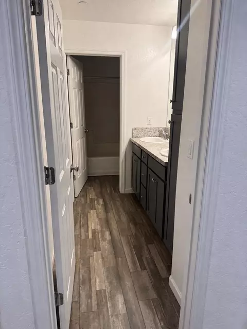 Bath - 6622 E Berkeley Ave, Fresno, CA 93727 photo 1 of 3