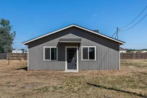 2557 E Stanford Ave, Pixley, CA 93256