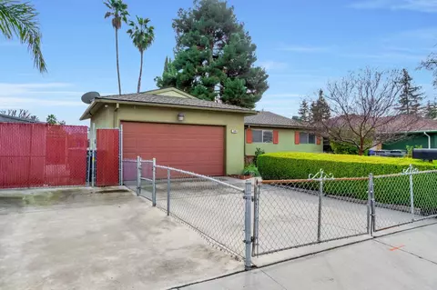 Exterior - 1606 Barstow Ave, Clovis, CA 93611 photo 1 of 6