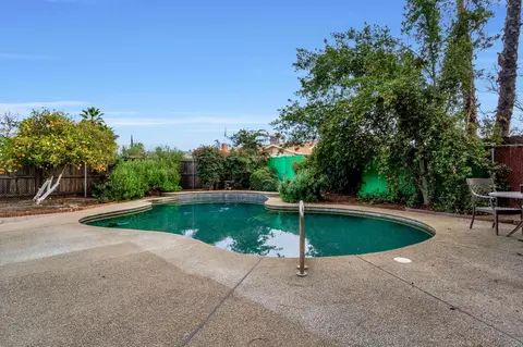 Exterior - 1606 Barstow Ave, Clovis, CA 93611 photo 5 of 6