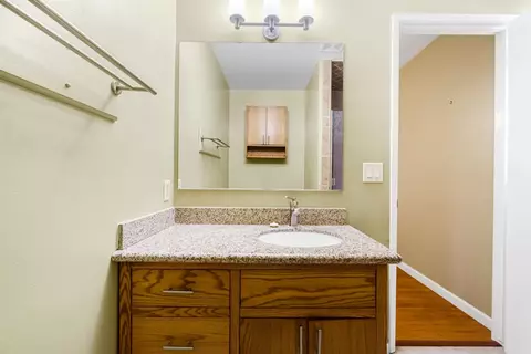 Bath - 1606 Barstow Ave, Clovis, CA 93611 photo 4 of 4