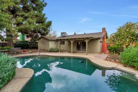 Exterior - 1606 Barstow Ave, Clovis, CA 93611 photo 4 of 6