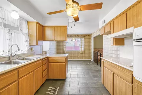 Kitchen - 1606 Barstow Ave, Clovis, CA 93611 photo 3 of 6