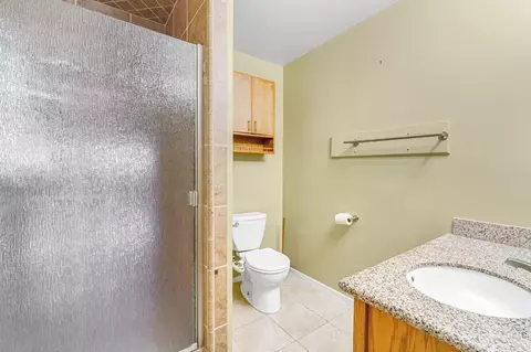 Bath - 1606 Barstow Ave, Clovis, CA 93611 photo 3 of 4