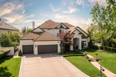 2547 W Lake Van Ness Cir, Fresno, CA 93711