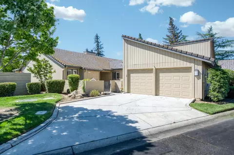 1621 Tollhouse Ln, Clovis, CA 93611